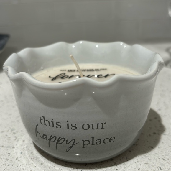 THOUGHTS OF HOME HAPPY PLACE CANDLE - Picture 1 of 3